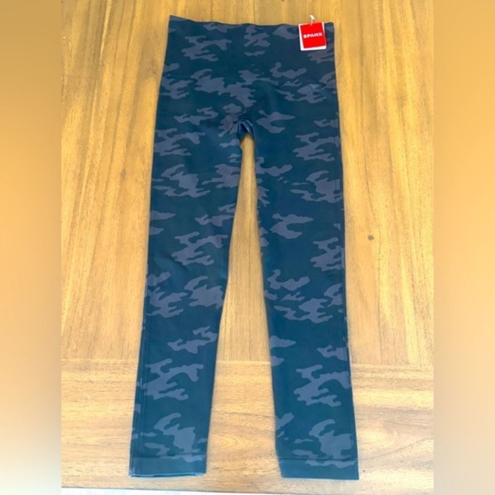 Spanx Black Camo Leggings – Size M – NWT